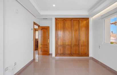 Resale - Villa - Torrevieia - Torrevieja