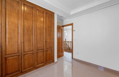 Resale - Villa - Torrevieia - Torrevieja