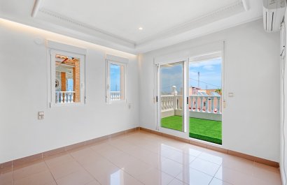 Resale - Villa - Torrevieia - Torrevieja