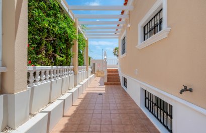 Resale - Villa - Torrevieia - Torrevieja