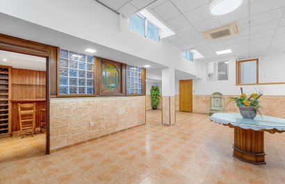 Resale - Villa - Torrevieia - Torrevieja