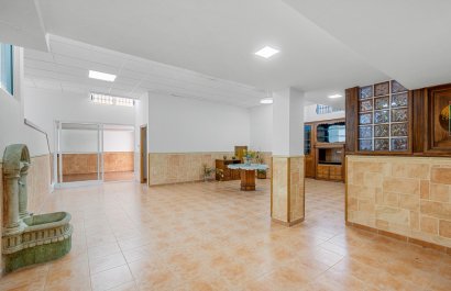 Resale - Villa - Torrevieia - Torrevieja