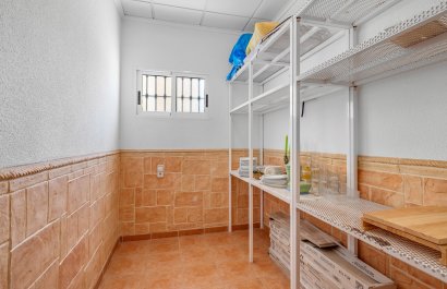 Resale - Villa - Torrevieia - Torrevieja