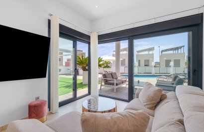 Resale - Villa - Orihuela Costa - Villamartín