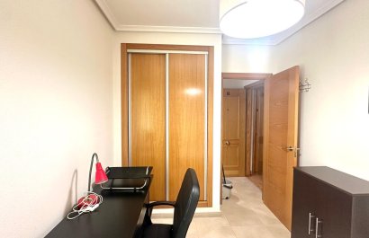 Resale - Apartment / flat - Torrevieia - Center