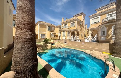 Resale - Villa - Orihuela Costa - Villamartín