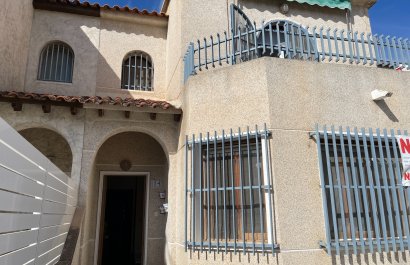 Resale - Townhouse / Duplex / Corner - Jacarilla - Comunidad Valenciana