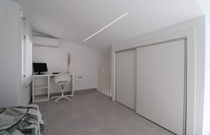 Resale - Townhouse / Duplex / Corner - Torrevieia - San Luis