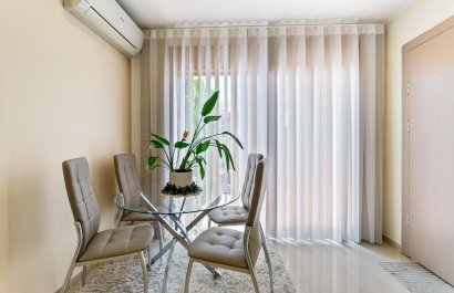 Resale - Townhouse / Duplex / Corner - Torrevieia - Aguas Nuevas