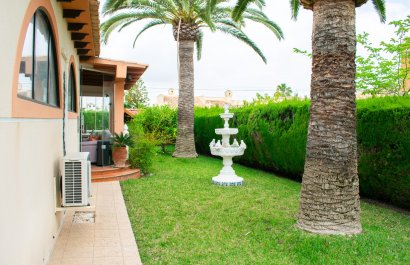 Reventa - Villa - Orihuela Costa - MUY CERCA DE LA PLAYA