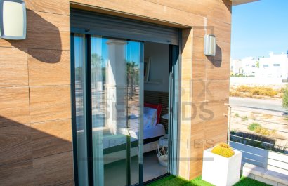 Resale - Townhouse / Duplex / Corner - Ciudad Quesada