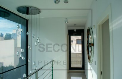 Reventa - Villa - San Miguel de Salinas - Urbanizaciones