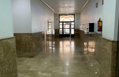 Resale - Apartment / flat - Torrevieia - Center