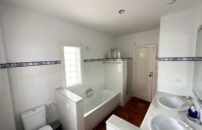 Reventa - Villa - Marbella - Las Chapas