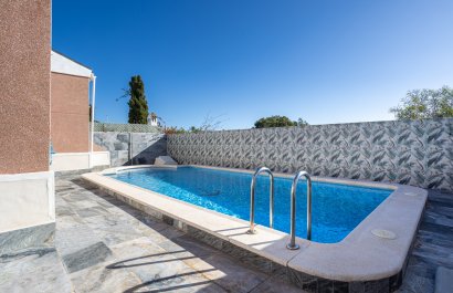 Reventa - Villa - Torrevieia - Urbanización San Luis