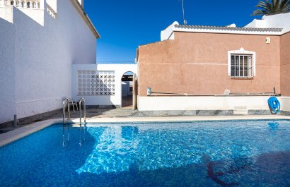 Reventa - Villa - Torrevieia - Urbanización San Luis