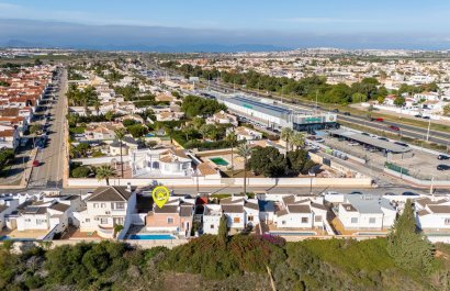 Reventa - Villa - Torrevieia - Urbanización San Luis