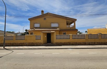Resale - Villa - Los Alcázares