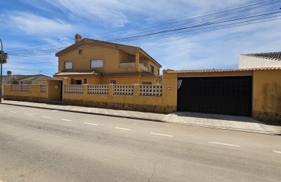 Resale - Villa - Los Alcázares