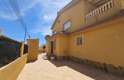 Resale - Villa - Los Alcázares