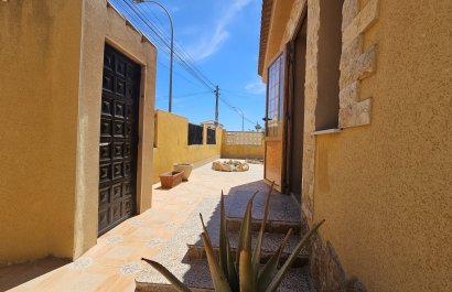 Resale - Villa - Los Alcázares