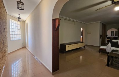 Resale - Villa - Los Alcázares