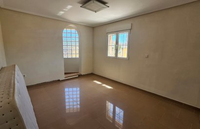 Resale - Villa - Los Alcázares