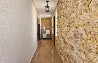 Resale - Villa - Los Alcázares