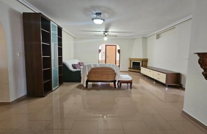 Resale - Villa - Los Alcázares