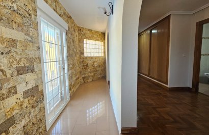 Resale - Villa - Los Alcázares