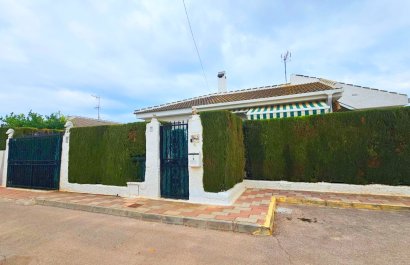 Resale - Villa - Los Alcázares