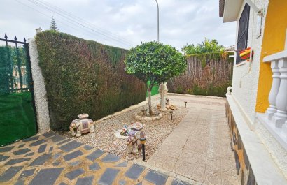 Resale - Villa - Los Alcázares