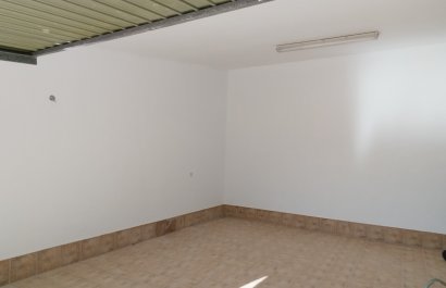 Resale - Villa - Sax