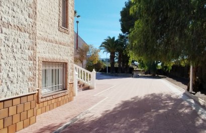 Resale - Villa - Sax