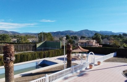 Resale - Villa - Sax