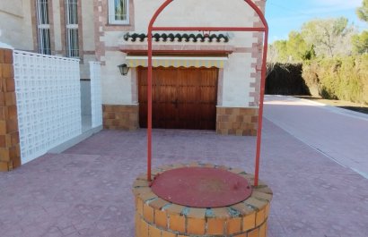 Resale - Villa - Sax