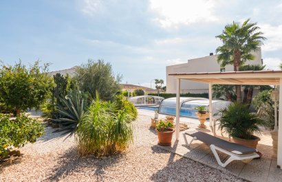 Resale - Villa - Los Alcázares