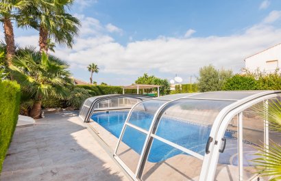 Resale - Villa - Los Alcázares