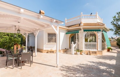 Resale - Villa - Los Alcázares