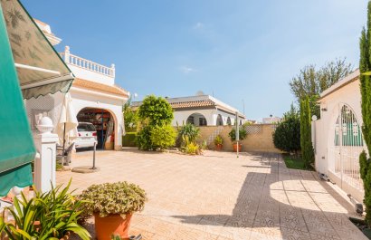 Resale - Villa - Los Alcázares