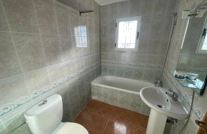 Resale - Townhouse / Duplex / Corner - Los Montesinos - La Herrada