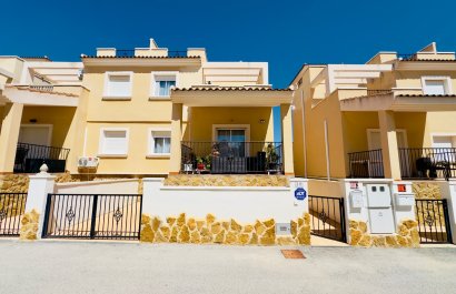 Resale - Townhouse / Duplex / Corner - San Miguel de Salinas - Ciudad de las comunicaciones