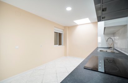 Resale - Townhouse / Duplex / Corner - Torrevieia - El Chaparral