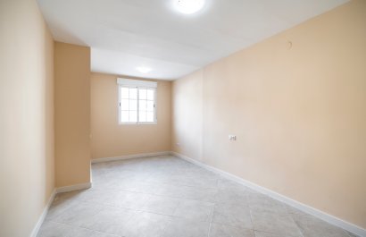 Resale - Townhouse / Duplex / Corner - Torrevieia - El Chaparral