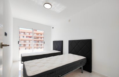 Resale - Apartment / flat - Torrevieia - Punta Prima