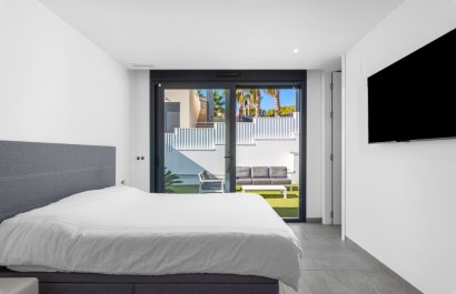 Resale - Villa - San Miguel de Salinas - Mirador De San Miguel