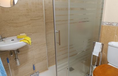 Resale - Apartment / flat - Rafal