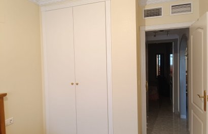 Resale - Apartment / flat - Rafal