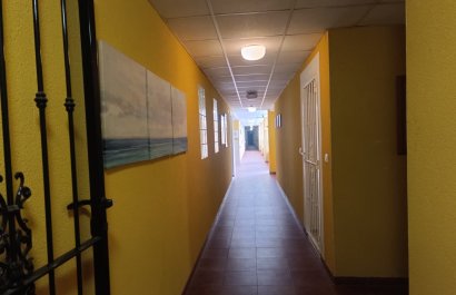 Resale - Apartment / flat - Rafal