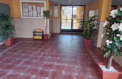 Resale - Apartment / flat - Rafal